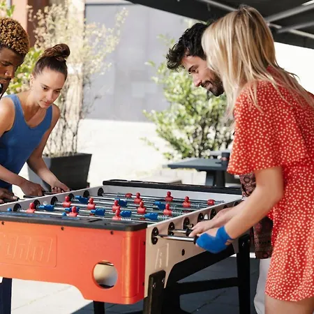 شباب بفيفيربيت بيت شباب برلين