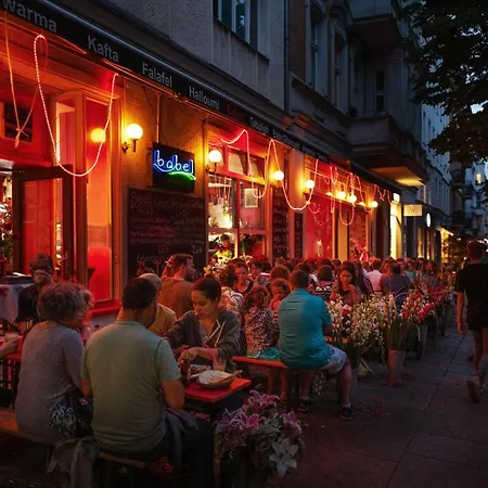 شباب بفيفيربيت بيت شباب برلين